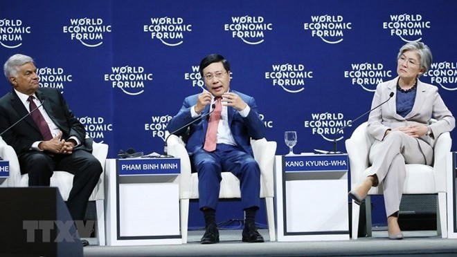 Deputy PM and FM Pham Binh Minh (centre) speaking at the panel session (Photo: VNA)