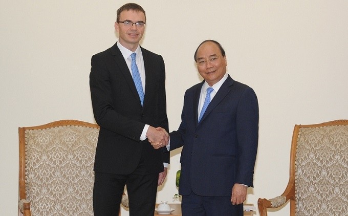 Prime Minister Nguyen Xuan Phuc (right) and Estonian Foreign Minister Sven Mikser. (Photo: NDO/Tran Hai)