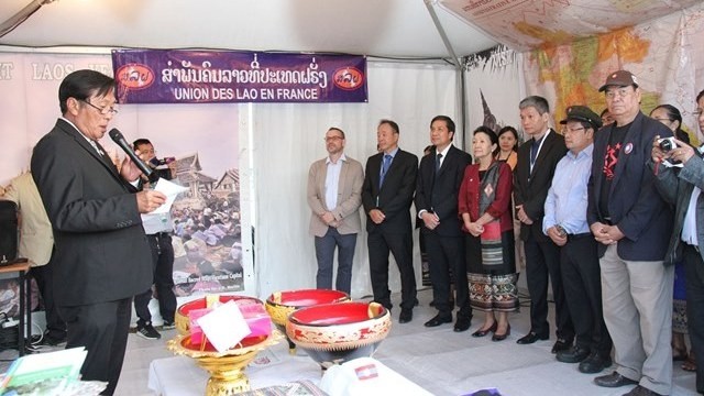 The Nhan Dan Newspaper delegation attends the opening ceremony for the pavilion of Lao Paxaxon Newspaper (photo: NDO)