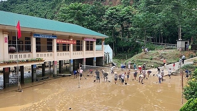 The yard of a school in Nghe An province was covered in mud after a flash flood.