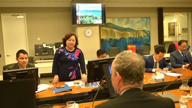 Vietnamese delegates work with representatives from Weillington authority (Source:hanoimoi.com.vn)