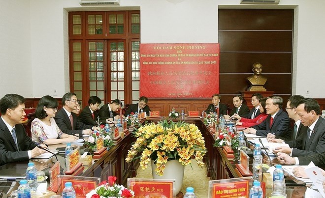An overview of the talks between the two chiefs of the Supreme People's Courts of Vietnam and China. (Photo: VNA)