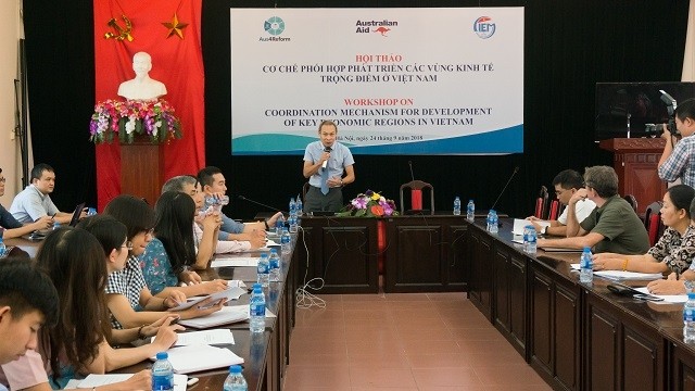 Experts at the event suggest that links between key economic areas in Vietnam should be promoted to boost their economic development. (Photo: NDO/Trung Hung)