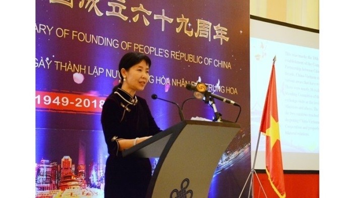 Chargé d’affaires of the Chinese Embassy in Vietnam Yin Haihong speaks at the event. (Photo: qdnd.vn)