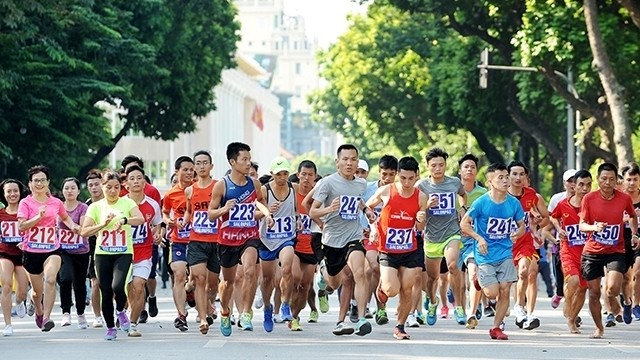 Nearly 1,500 athletes join Hanoimoi newspaper Run for Peace