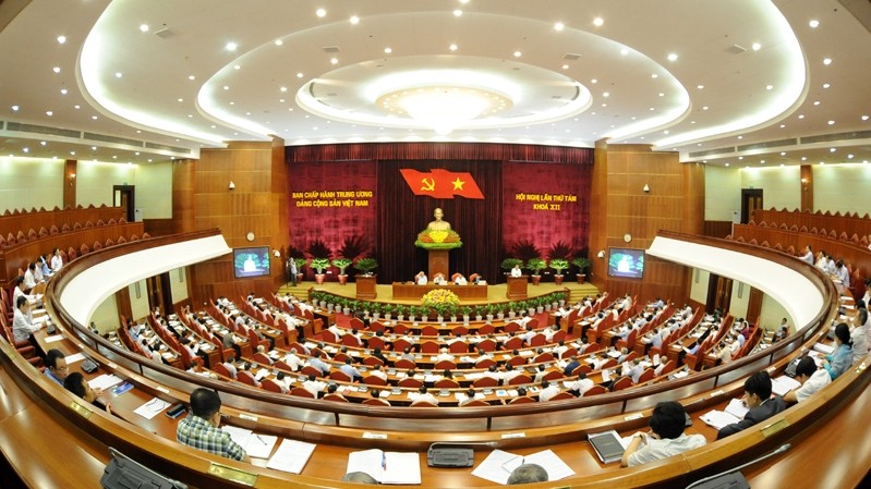 The discussion on October 3 of the 8th session of the 12th Party Central Committee was chaired by Prime Minister Nguyen Xuan Phuc 