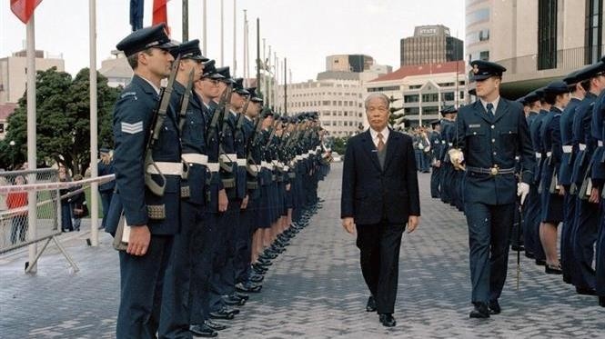 Welcoming ceremony for Party General Secretary Do Muoi in his visit to New Zealand in July 1995 (Photo: VNA)