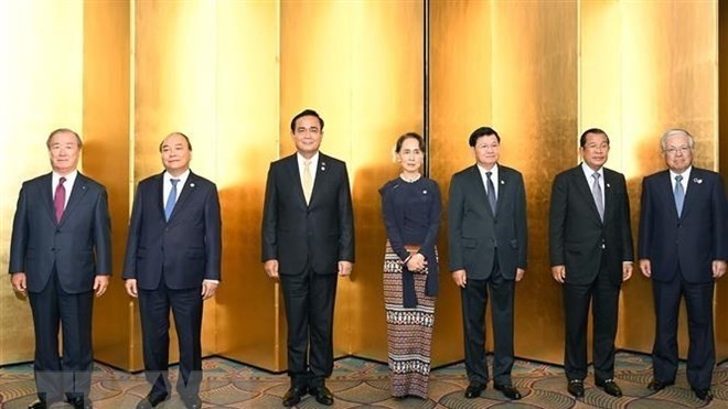 Prime Minister Nguyen Xuan Phuc ( the second from the left ) and leaders of Mekong region countries (Source: VNA)
