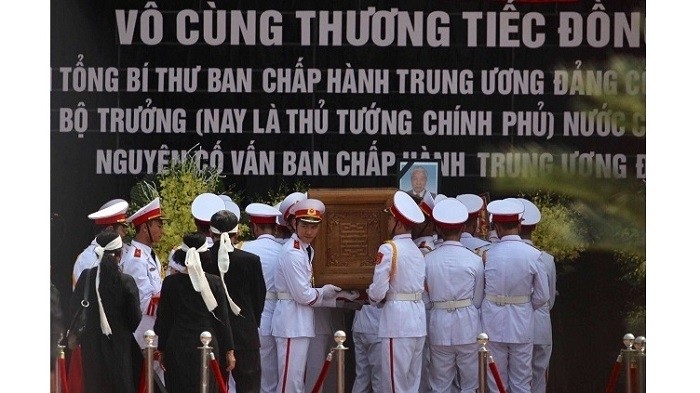 The burial ceremony for former General Secretary Do Muoi took place from 1pm on October 7 in his native hometown in Dong My commune, Thanh Tri district, Hanoi.