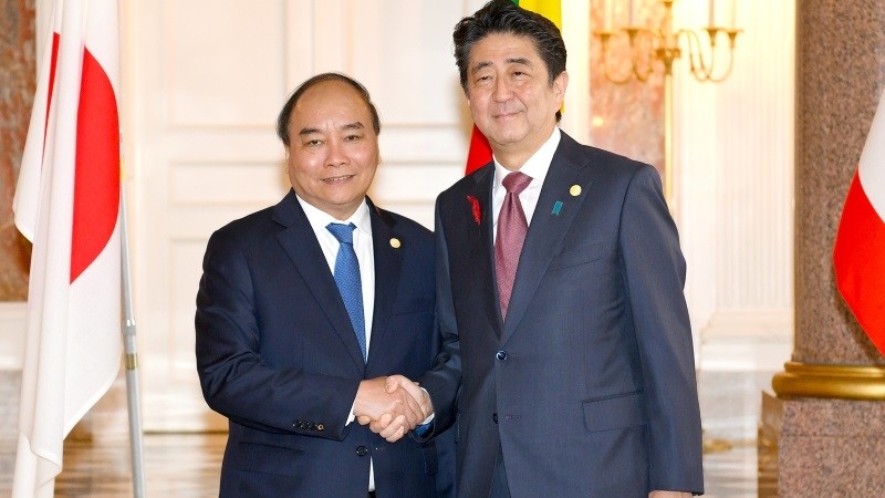 Prime Minister Nguyen Xuan Phuc and his Japanese counterpart Shinzo Abe. (Photo: VGP)