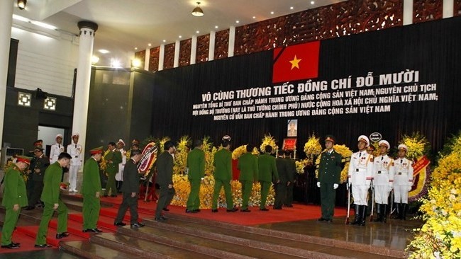 More than 1,500 delegations totaling over 50,000 people and more than 100 diplomatic delegations had paid their last respect to former Party Chief Do Muoi in Hanoi and Ho Chi Minh City. (Photo: VNA)