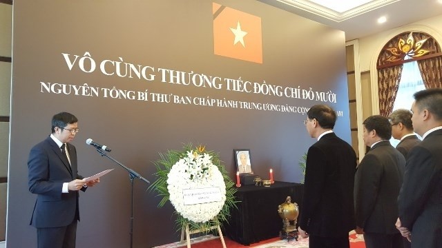 Charge d’affaires of the Vietnamese Embassy in China, Pham Thanh Binh, delivers his funeral oration paying tribute to former Party General Secretary Do Muoi.