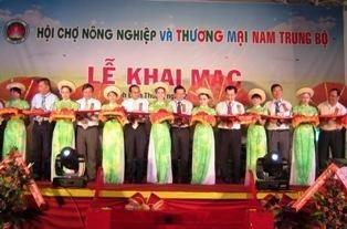 Agriculture and trade fair opens in Binh Thuan