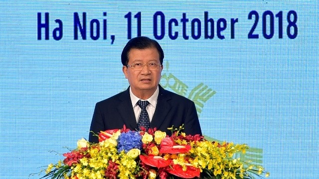 Deputy Prime Minister Trinh Dinh Dung delivers the opening speech at the meeting  (Photo: VGP)