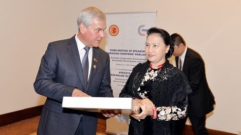 NA Chairwoman Nguyen Thi Kim Ngan (R) and Vladimir Andreichenko, Chairman of the House of Representatives of the National Assembly of Belarus (Photo: VOV)