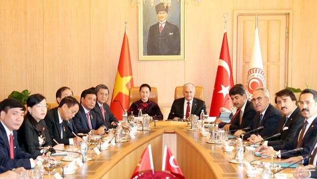 NA Chairwoman Nguyen Thi Kim Ngan holds talks with Speaker of the Turkish Grand National Assembly Binali Yildirim in Ankara on October 11. (Photo: VNA)