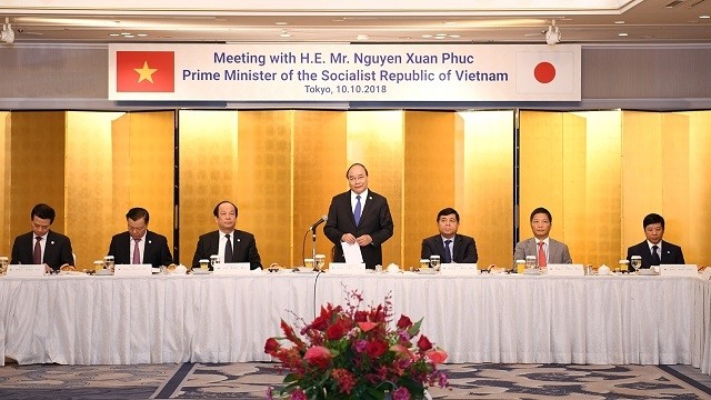 PM Nguyen Xuan Phuc speaks at the meeting with Japanese businesses in Tokyo on October 10. (Photo: chinhphu.vn)