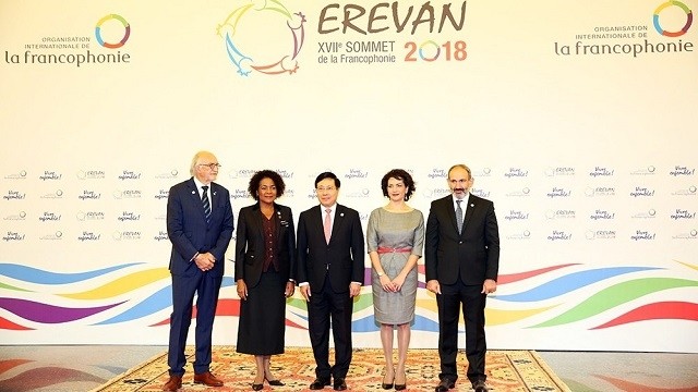 Deputy Prime Minister and Foreign Minister Pham Binh Minh (C) with delegates at the 17th Francophonie Summit that opened in Yerevan, Armenia on October 11. (Photo: VTV)