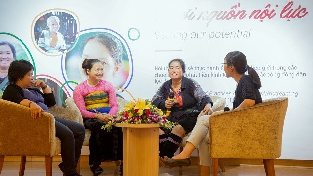 Ethnic delegates at the seminar share their experience in promoting minority women’s potential for local socio-economic development. (Photo courtesy to UN Women)