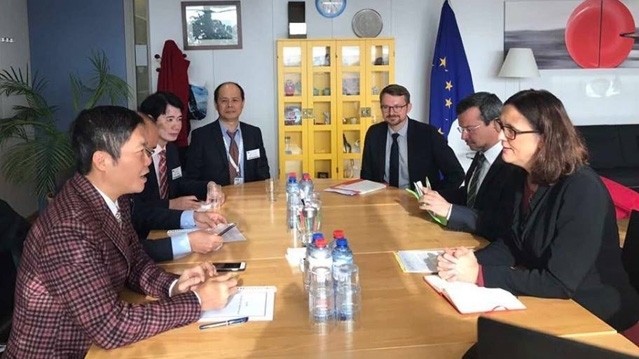 Minister of Industry and Trade, Tran Tuan Anh, and EU Trade Commissioner, Cecilia Malmstrom, discussed the EVFTA on the side-lines of the ASEM Summit in Brussels 