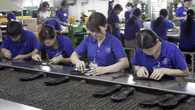 Vietnam's export of shoes and leather products brought in US$11.7 billion in the first nine months of the year. (Photo: Tap chi tai chinh)