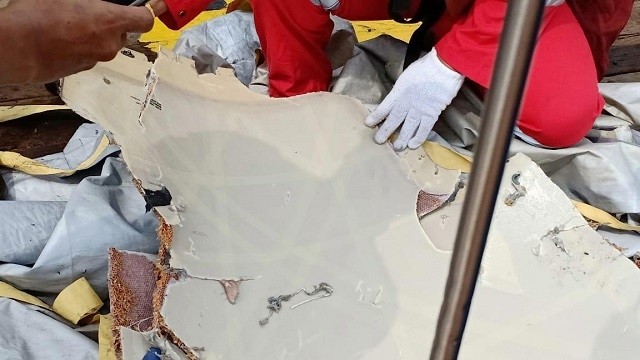Workers of PT Pertamina examine recovered debris of what is believed from the crashed Lion Air flight JT610, onboard Prabu ship owned by PT Pertamina, off the shore of Karawang regency, West Java province, Indonesia, October 29, 2018. (Photo: Antara Foto/PT Pertamina/Handout via Reuters)