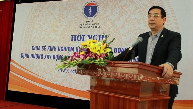 Assoc. Prof., Dr. Luong Ngoc Khue, Head of the Health Ministry's Department of Medical Examination and Treatment and Director of the Vietnam Tobacco Control Fund, speaks at the conference. (Photo: tuoitrethudo.com.vn)