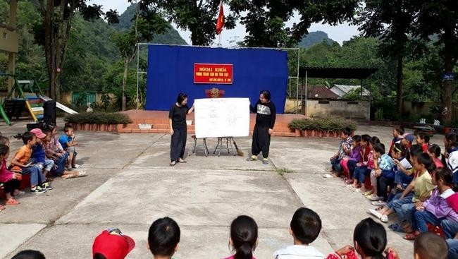 A programme of interactive drama on child abuse in Cao Bang province's Quang Uyen district