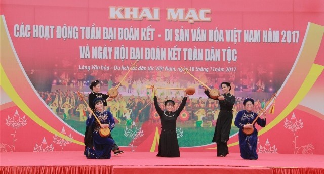 A performance at the opening ceremony of “Great National Unity - Vietnam’s Cultural Heritage 2017”. (Photo:VGP)