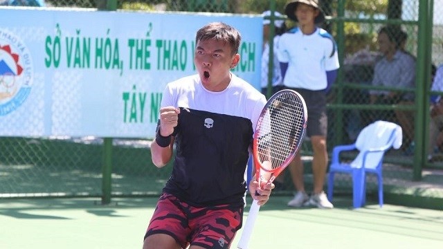 Vietnam’s top tennis player Ly Hoang Nam starts the Vietnam F5 Futures tournament promisingly in his hometown after beating Lukas Ollert of Germany in the first round of the men’s singles on October 30. (Photo courtesy to Vietnam Tennis Federation)
