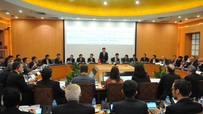 Chairman of the Hanoi People’s Committee Nguyen Duc Chung speaks at the meeting. (Photo: Hanoimoi