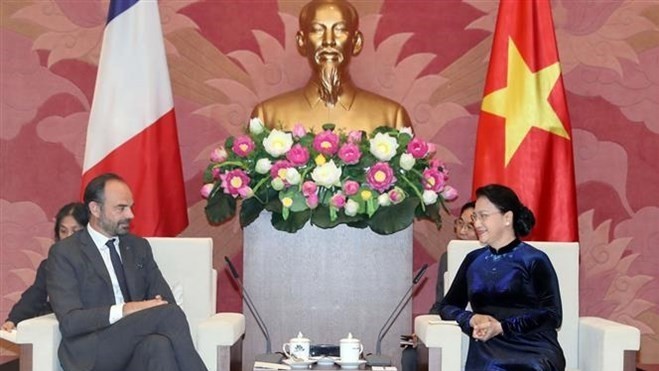 National Assembly Chairwoman Nguyen Thi Kim Ngan (R) receives French Prime Minister Édouard Philippe (Photo: VNA)