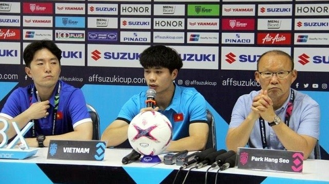 Cong Phuong (C) affirms his team’s determination to play for good results in the next matches. (Photo: NDO)