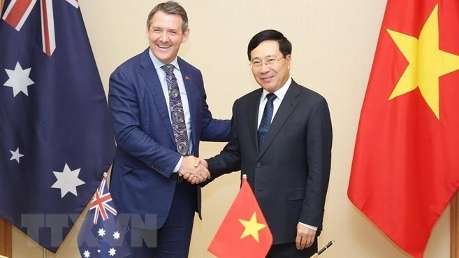 Deputy Prime Minister and Minister of Foreign Affairs Pham Binh Minh (R) and Chief Minister of the Northern Territory of Australia Michael Gunner (Photo: VNA)
