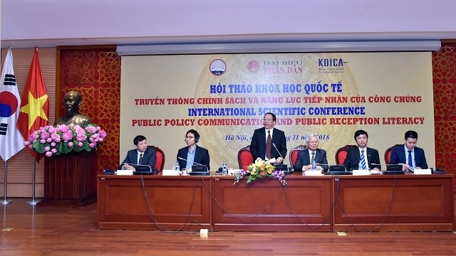 Vietnamese and Korean experts at the seminar share experiences of both countries in public-centered policy communication and initiatives to increase people's participation in the policy process.