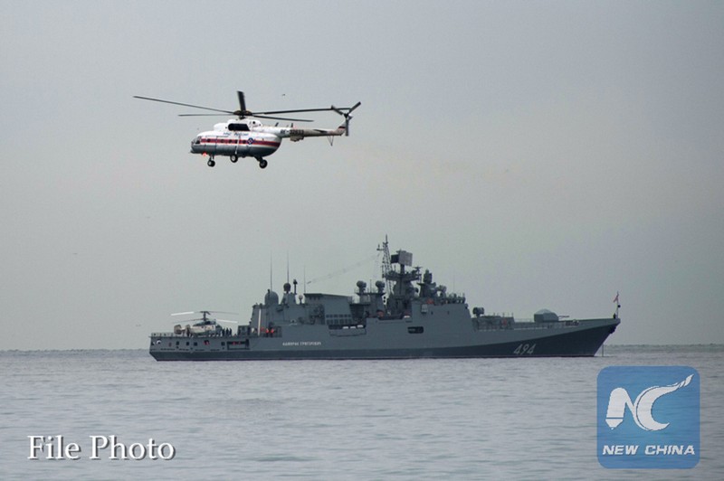 Photo taken on December 27, 2016 shows a navy ship and a helicopter taking part in a rescue operation on the Black Sea coast at the crash site of Russian Defense Ministry's Tu-154 aircraft near Sochi, Russia. (Photo: Xinhua/Sputnik)