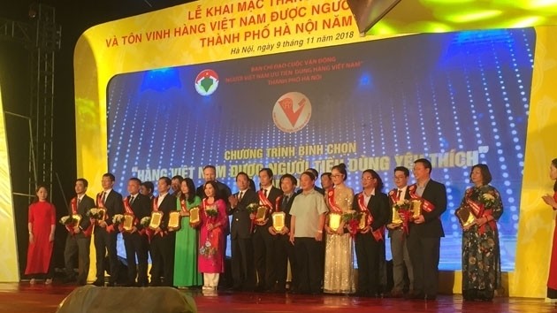 Firms and the most preferred Vietnamese products honour at the event (Photo: Nhan Dan)