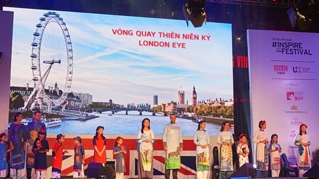 The opening ceremony features a fashion show with a combination of Vietnam’s traditional 'Ao Dai'  and well-known UK brands. (Photo: cand.com.vn)