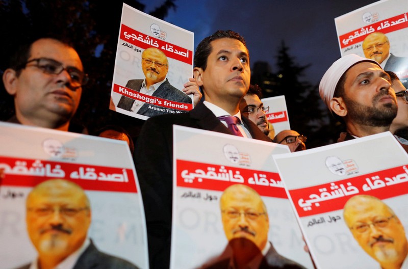  Demonstrators hold posters with picture of Saudi journalist Jamal Khashoggi outside the Saudi Arabia consulate in Istanbul, Turkey, on October 25, 2018. (Photo: Agencies)
