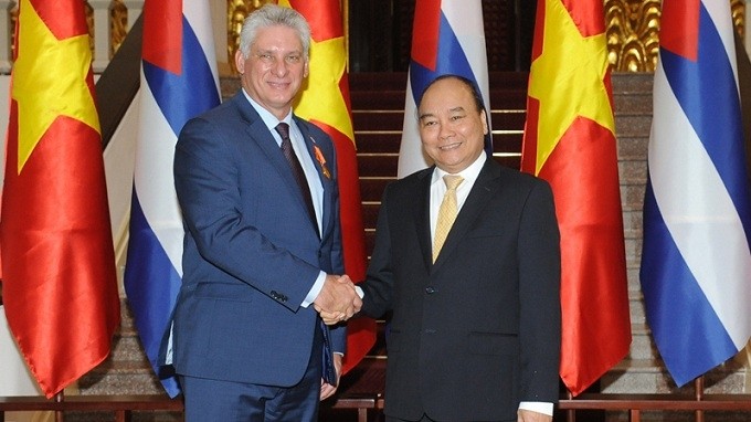 PM Nguyen Xuan Phuc (right) and President of the Council of State and Council of Ministers of Cuba Miguel Mario Diaz Canel Bermudez. (Photo: NDO/Tran Hai)