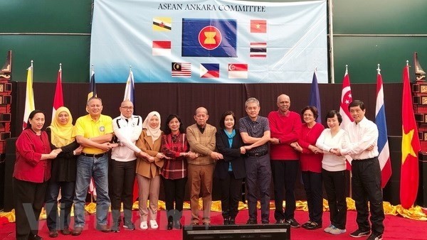 Ambassadors and their spouses at the 2018 ASEAN Family Day in Ankara (Photo: vietnamplus)