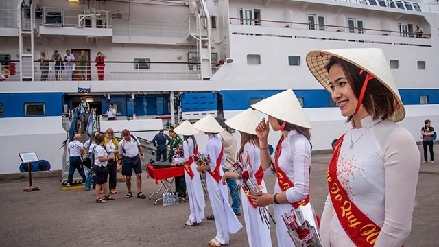 Visitors receives warm welcome at Quy Nhon port. (Photo: Dao Tien Dat)