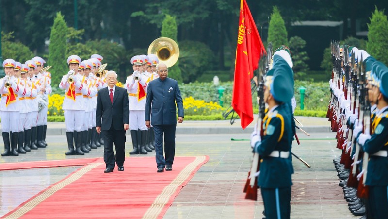 Party General Secretary and President Nguyen Phu Trong chairs an official welcome ceremony for Indian President Ram Nath Kovind in Hanoi (Photo: VGP)