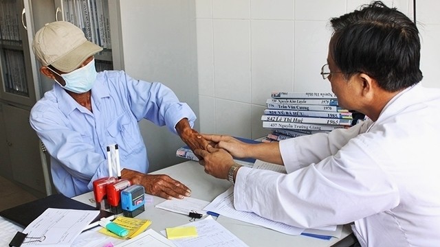 As many as 89% of HIV/AIDS patients receiving ARV treatment in Vietnam have signed up for health insurance cards so far. (Representative photo)