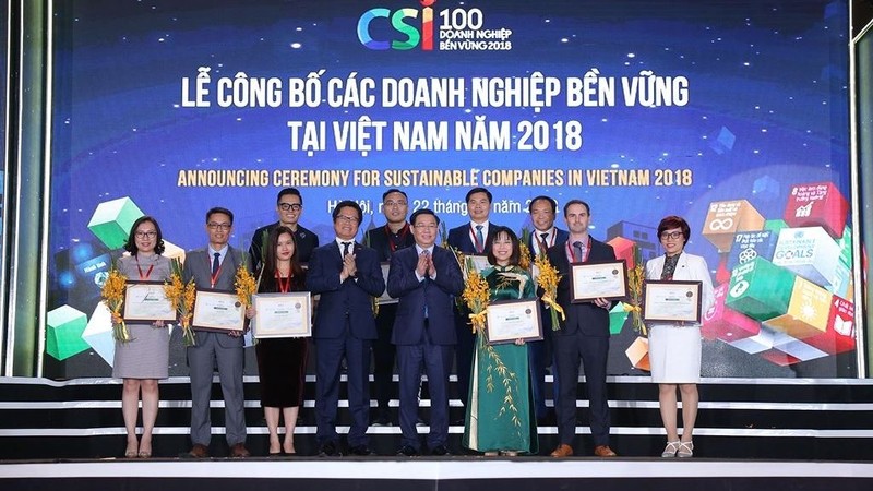 Sustainable companies operating in Vietnam are honoured at the ceremony (photo: baodauthau.vn)