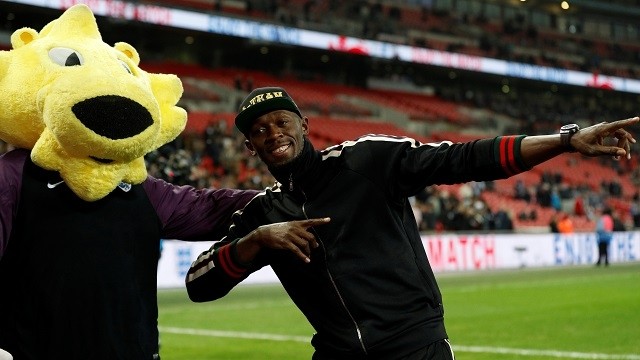 Former sprinter Usain Bolt poses for photographs during half time of an international friendly between England and the United States at Wembley Stadium, London, Britain on November 15, 2018. (Photo: Reuters)