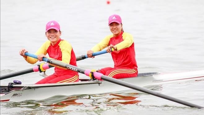 Hanoi dominates the rowing competition on November 22, winning five of the total ten gold medals.