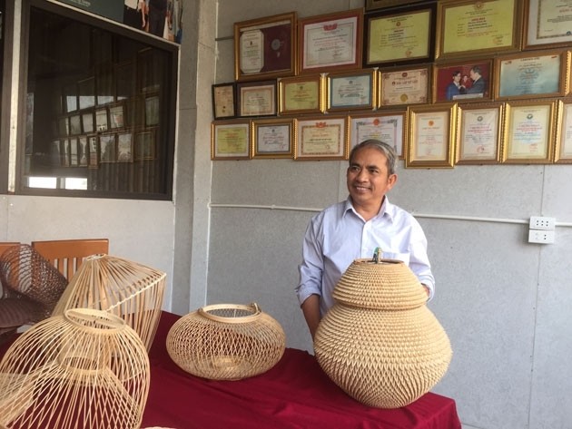 Handicraft products are made by Viet Quang Bamboo and Rattan Company under orders from Japanese customers.