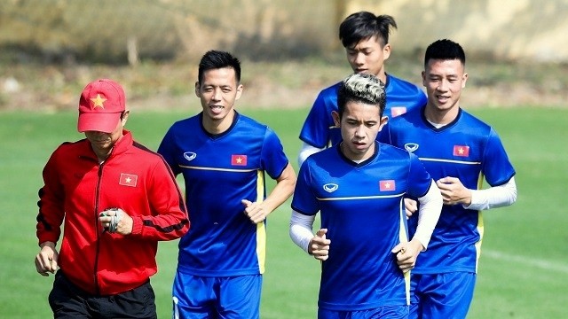 Vietnam national football squad returned to training on November 26, in preparation for the upcoming two-leg semi-final against the Philippines. (Photo: news.zing.vn)