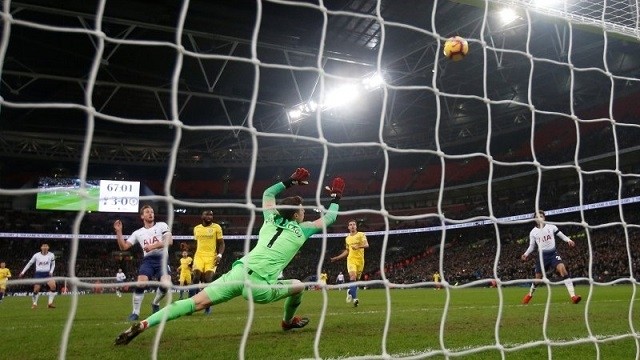 Tottenham's Harry Kane misses a chance to score against Chelsea during their Premier League clash at Wembley Stadium, London, Britain, November 24, 2018. (Photo: Action Images via Reuters)